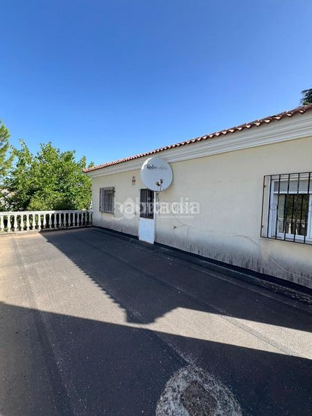 Foto dd23196b-b588-46b5-8810-7f897d50d118. Masia amb calefacció aparcament a Baeza