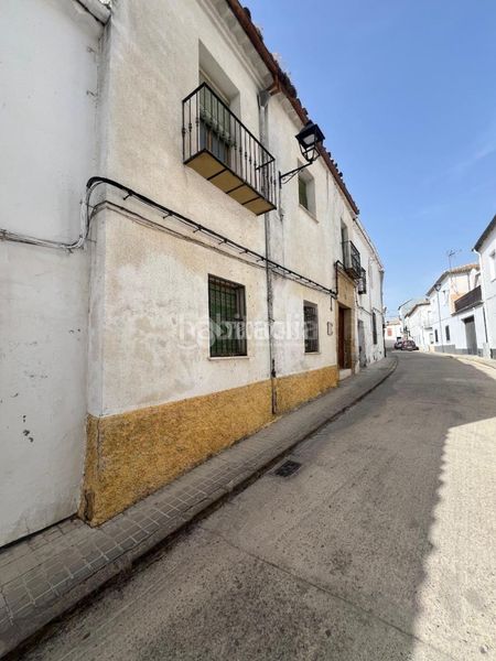 Foto 0fccca0e-f15c-4ece-9a57-c108c2d98d5f. Casa aparellada a Baeza