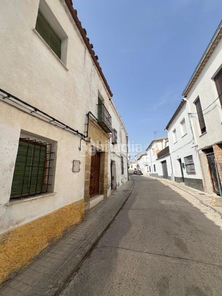 Foto 3aafe7ae-a08b-4ed6-ba19-1ada54720463. Casa aparellada a Baeza
