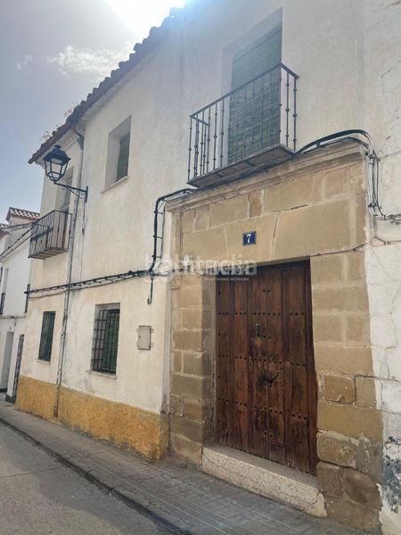 Foto 51dbd0c1-2644-4d0e-9129-2b2164d9e9fe. Casa aparellada a Baeza