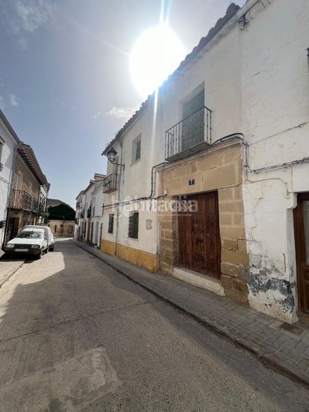 Foto a90c595c-6855-43a9-9b84-5890188f9338. Casa aparellada a Baeza