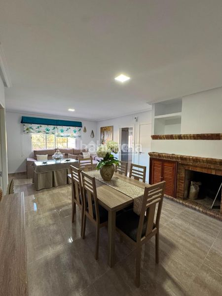 Foto fac42ca6-2335-4cb8-abb4-b1803a9fa32d. Casa  en venta en Baeza