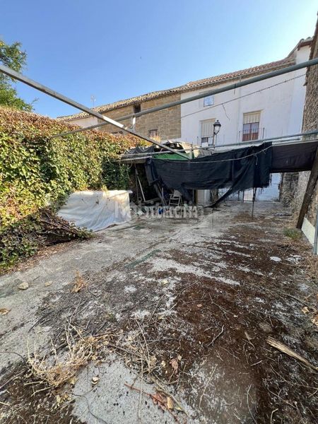 Foto ac1def87-8cce-4ced-bdc8-b7ee122fc4e4. Terreny residencial a Baeza