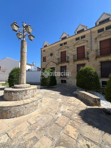 Foto f63a2574-04f4-4753-9626-64a4aac701cf. Piso  en venta en Baeza