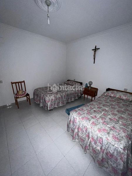 Foto 1998ee8c-11a0-45cd-9a61-1b75fd49b533. Casa aparellada a Ibros