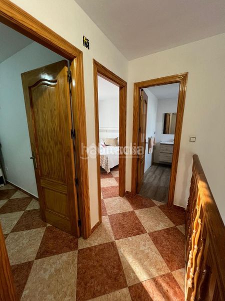 Foto f30c37b8-dbe7-428e-88b2-02cc76290f15. Casa aparellada a Rus