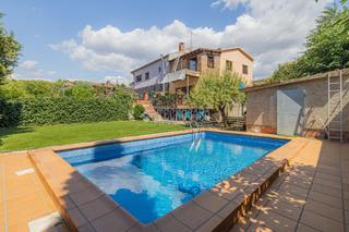 Casa in Els Avets-Can Serrafossà-Ximelis. Casa en venta en rubí