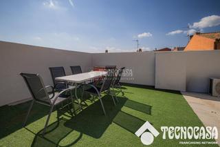 Casa aparellada a Ca n´Oriol. Casa en venta en rubí