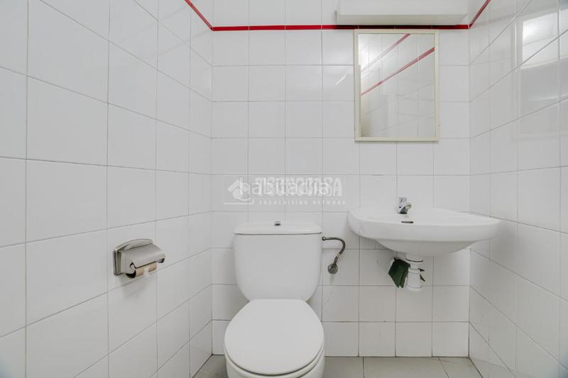 Foto b7800ec0-0ea0-4a8c-be2c-1555d10f3546. Location local commercial dans Ca n´Oriol Rubí