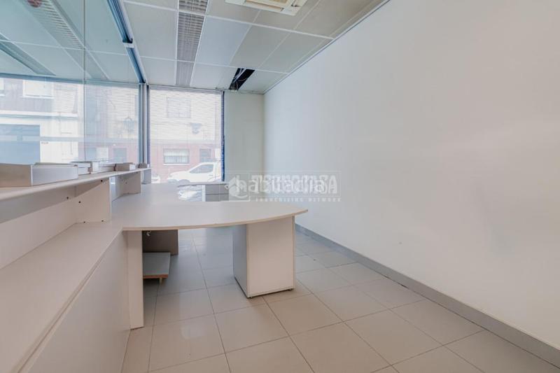 Foto f1cbcc8f-001e-4a1f-9747-6343b09b8347. Rent business premise in Ca n´Oriol Rubí