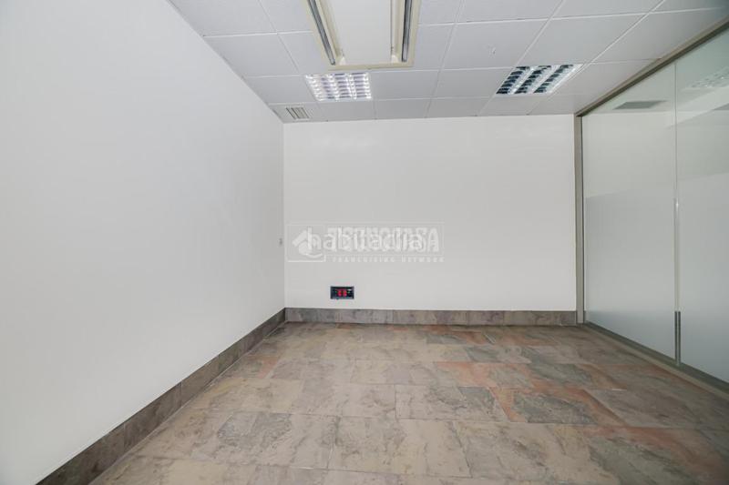 Foto 37a52863-83fb-402f-bcbf-7f543818f06d. Alquiler local comercial  en alquiler en Rubí