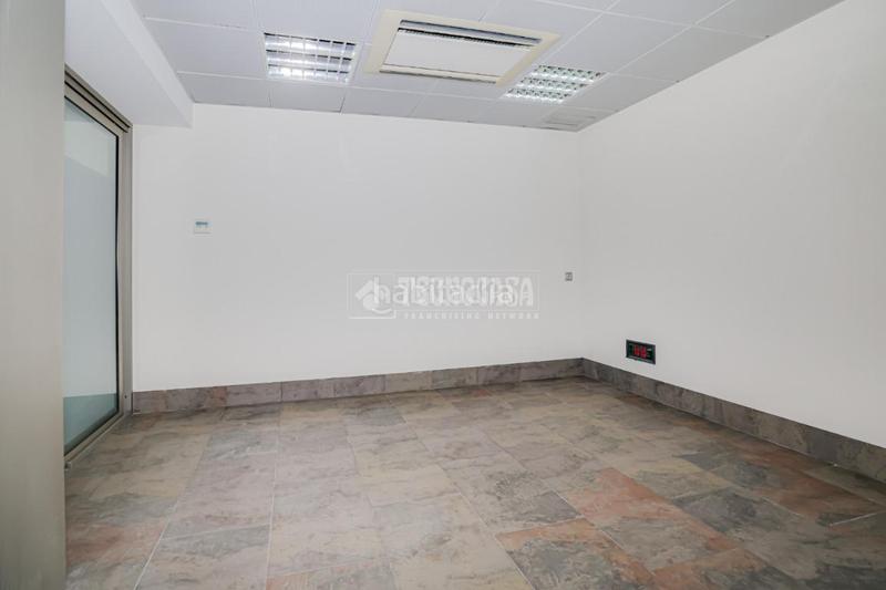 Foto a88850e8-2fcd-4311-9785-099fa9f30cf8. Alquiler local comercial  en alquiler en Rubí