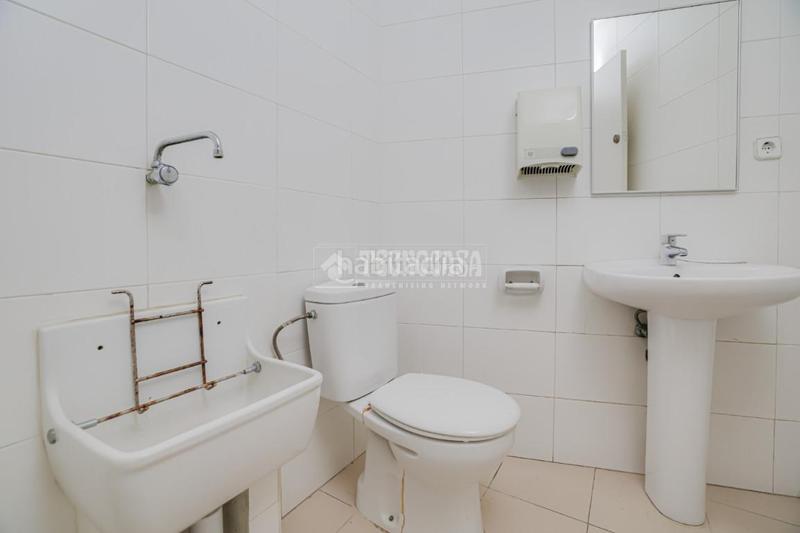 Foto 2a99ae66-aca2-4508-9796-614f12995a67. Lloguer local comercial a La Serreta Rubí