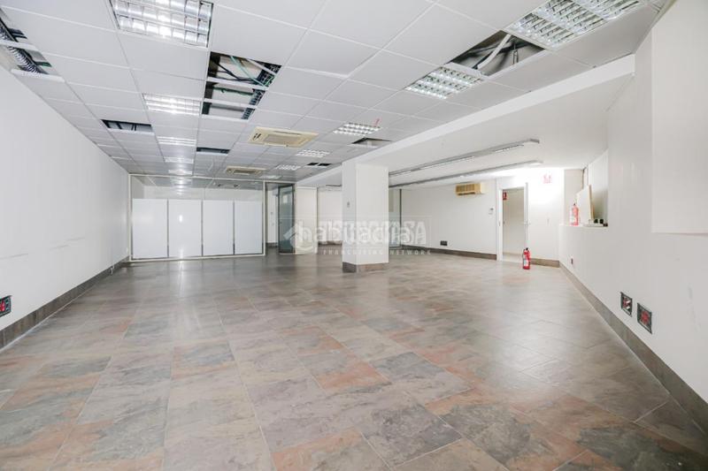 Foto a1dd05bd-093a-45ce-8312-0c94a503d56f. Lloguer local comercial a La Serreta Rubí