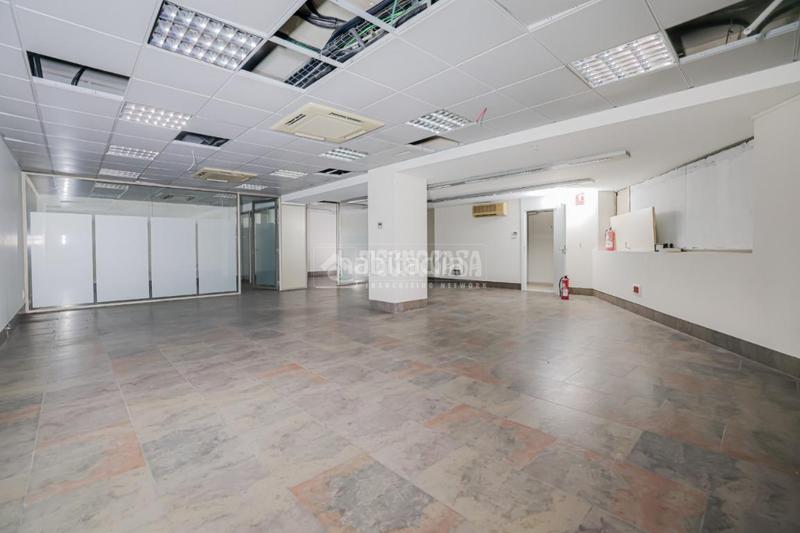 Foto 6245d748-1aa1-4ac5-9779-dacc0cb6cad4. Location local commercial dans La Serreta Rubí