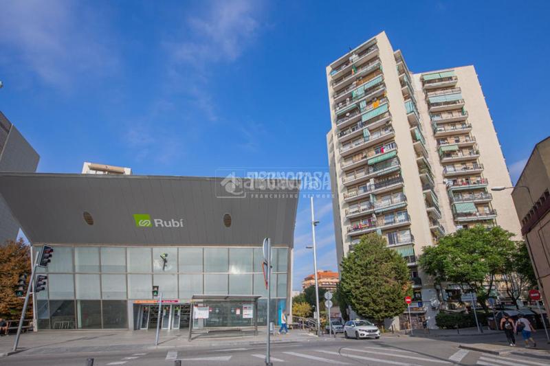 Foto 334d858c-6336-47cc-b7cb-b5f64b04ad37. Piso  en venta en Centre Rubí