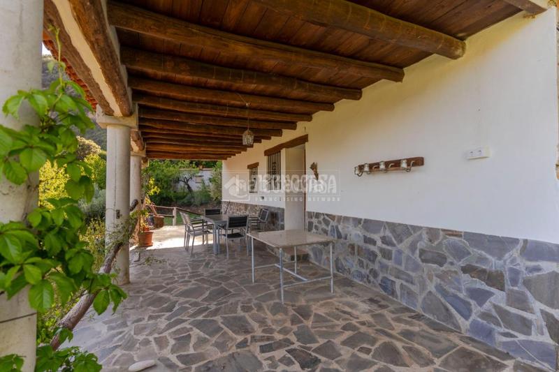 Foto f144f6a0-a319-488c-ab20-224d061e5f49. Masia amb aparcament a Órgiva