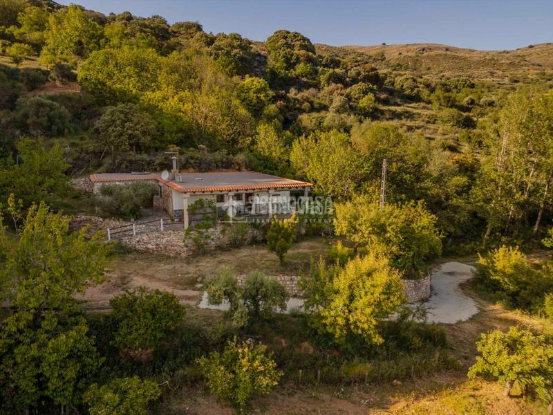 Foto fbd92900-5611-4fd4-beea-924476c8b123. Masia amb aparcament a Órgiva