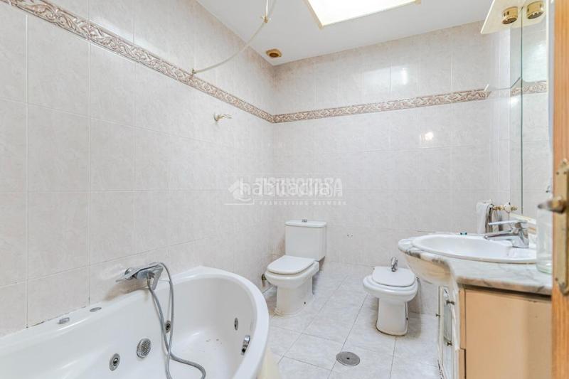 Foto 4f52f421-aa9b-44bc-af87-432991298a49. Casa aparellada a Motril ciudad Motril