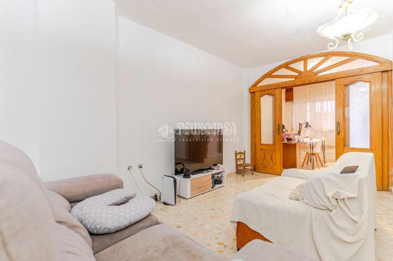 Foto 913bb975-ec3e-4123-aeb9-05929faf09b7. Casa aparellada a Motril ciudad Motril