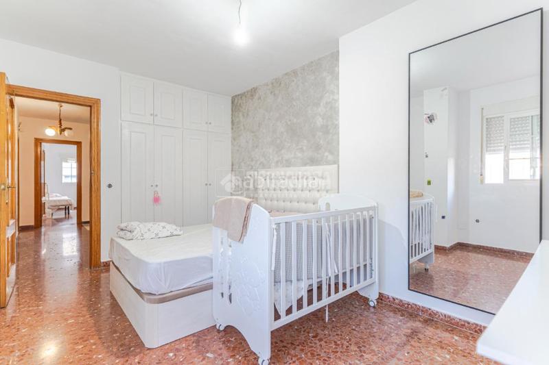 Foto a0892bfa-ec01-4884-aac4-4d42a7f9291a. Casa aparellada a Motril ciudad Motril