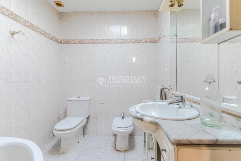 Foto a3ed9ef0-3be9-4967-953c-fc3c973451e5. Casa aparellada a Motril ciudad Motril