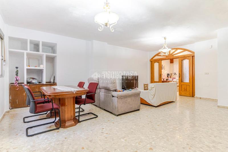 Foto abf201d6-a5de-45e0-8d96-ea7946ce5373. Casa aparellada a Motril ciudad Motril