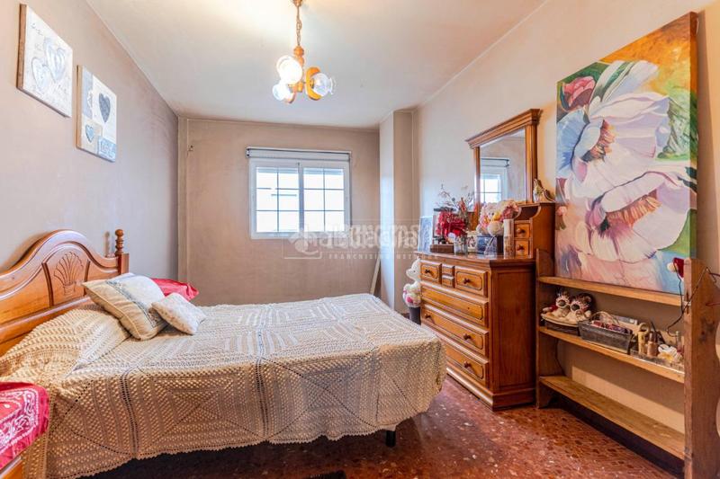 Foto ce82b029-6761-4cfa-a275-56034d7dbcda. Casa aparellada a Motril ciudad Motril