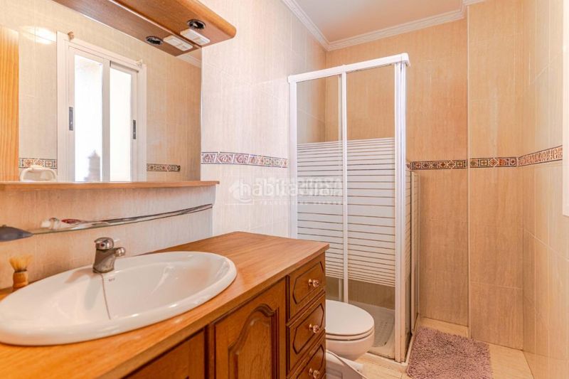 Foto d3b3f584-c779-48fd-ad07-3e83b880a94c. Casa aparellada amb calefacció a Playa de Granada Motril