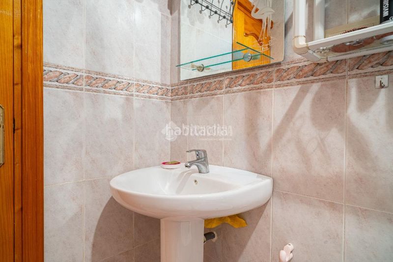 Foto adc84964-68db-42fd-bec8-85c8a70f1d09. Casa aparellada a Motril ciudad Motril