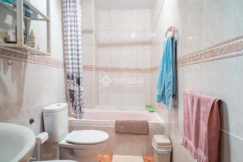 Foto ca589608-174d-4f1c-abb4-9b4976fab42c. Casa aparellada a Motril ciudad Motril