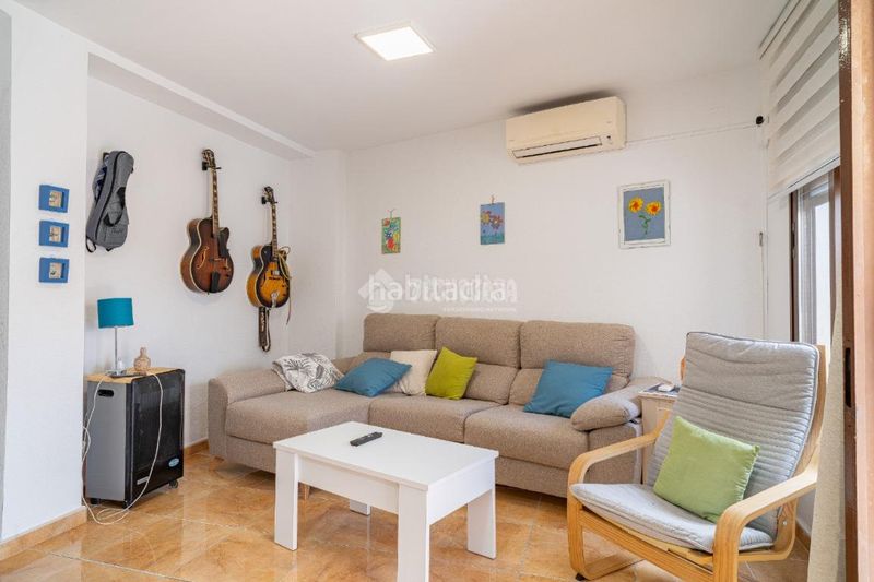 Foto e9366a43-9e7f-4ca1-92bc-df08e0dea43e. Casa bifamiliare in Vélez de Benaudalla