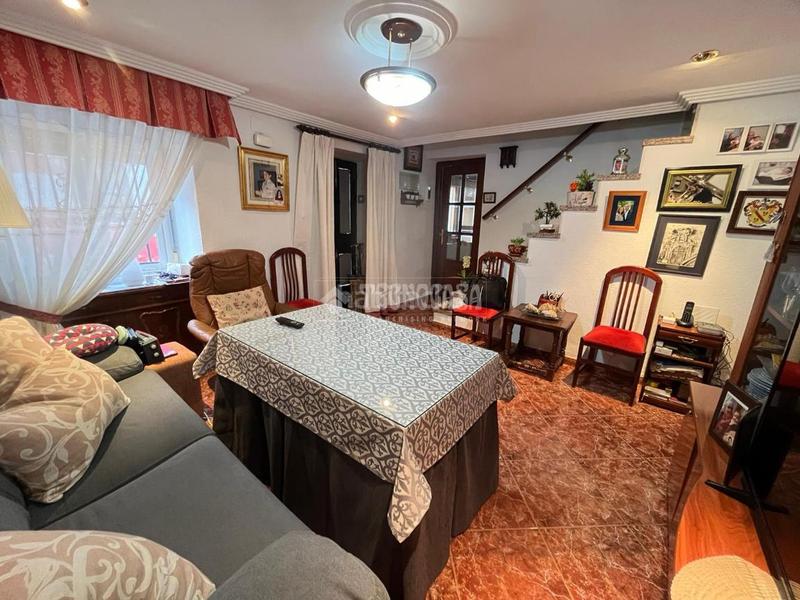 Foto b596046a-3d34-47eb-b29c-4a9ee4abd2e6. Casa bifamiliare in Ctra. Circunvalación - La Magdalena Jaén