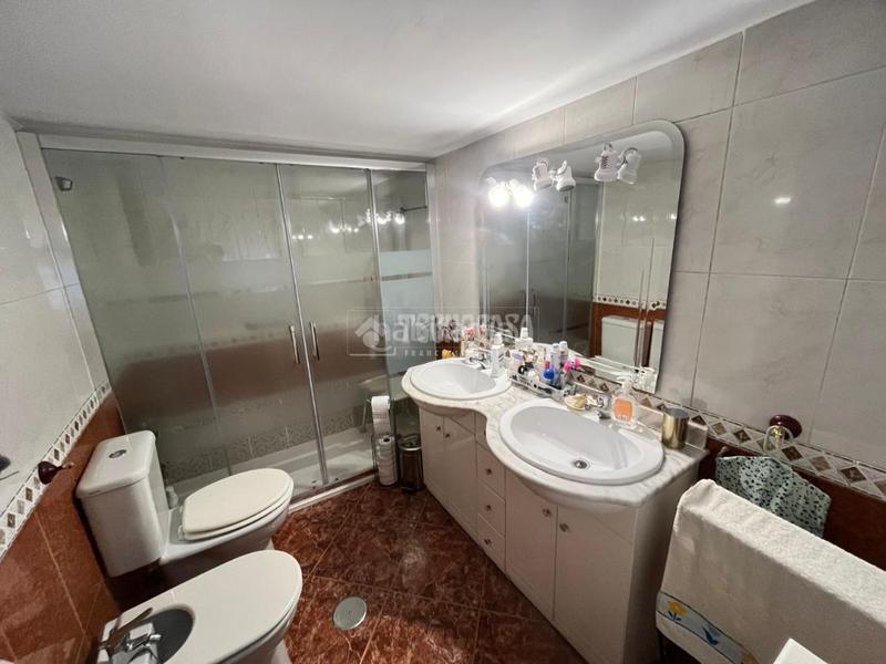 Foto bdb94820-6c75-4a43-86a0-d4add4d95428. Casa bifamiliare in Ctra. Circunvalación - La Magdalena Jaén