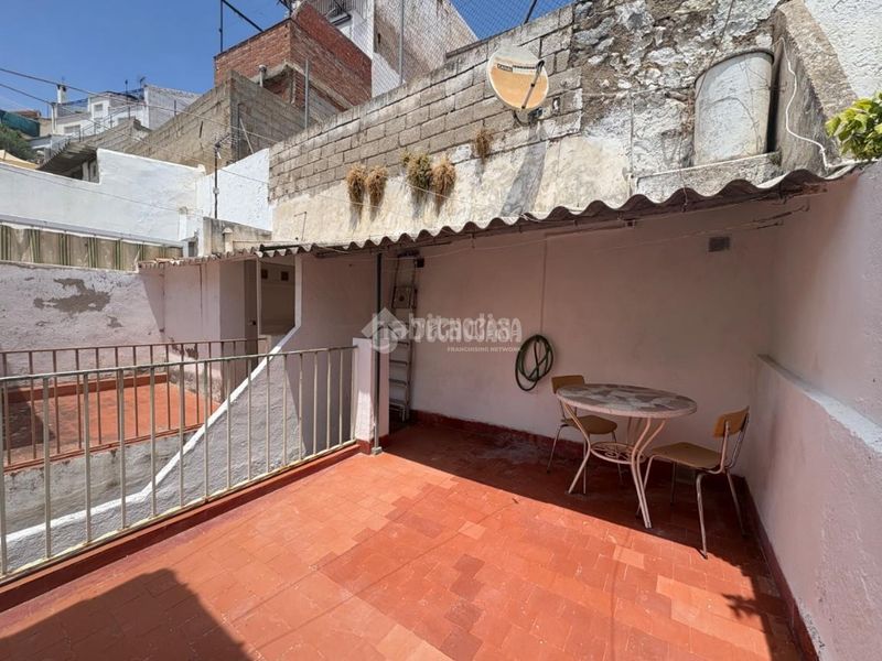 Foto 2e82e05c-eb7d-4c97-8f82-b7500ab8ebb8. Casa aparellada a San Felipe - El Almendral - La Merced Jaén