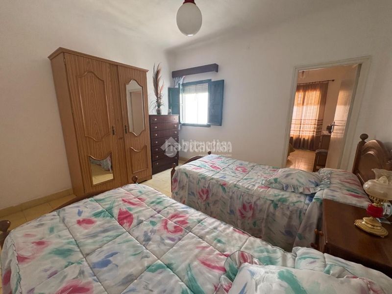 Foto 415455a5-2c70-4e39-8ada-c1d17a2dd798. Casa aparellada a San Felipe - El Almendral - La Merced Jaén