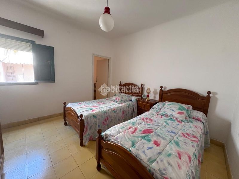 Foto f7884292-123f-4eb3-8c50-01fd7208db14. Casa aparellada a San Felipe - El Almendral - La Merced Jaén