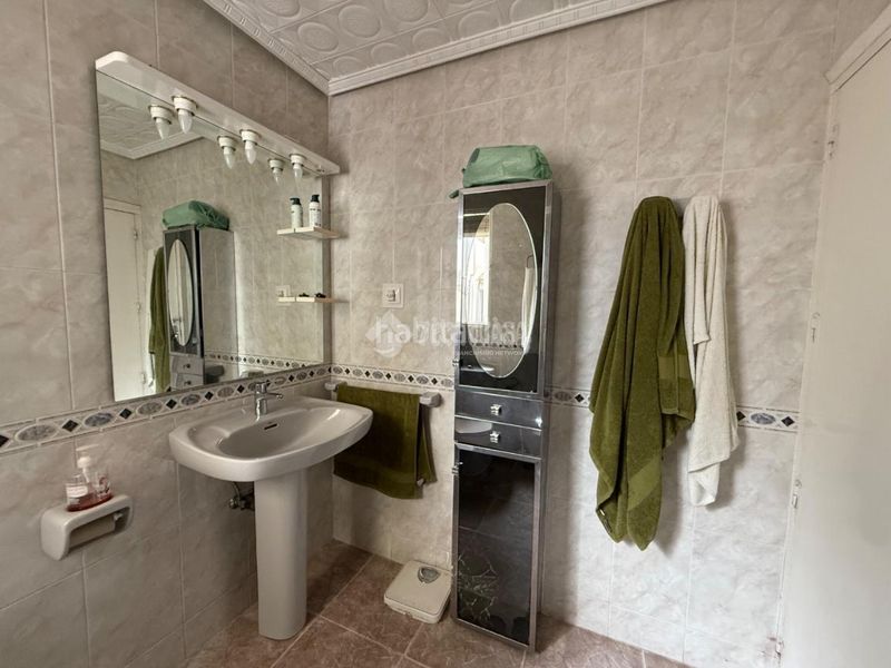 Foto f856b17a-23c6-4878-8148-147fb5800ece. Casa aparellada a San Felipe - El Almendral - La Merced Jaén