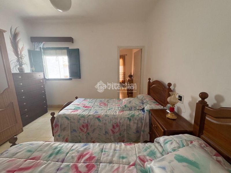 Foto fc7e5927-090a-43d4-987c-788646f0e4e1. Casa aparellada a San Felipe - El Almendral - La Merced Jaén