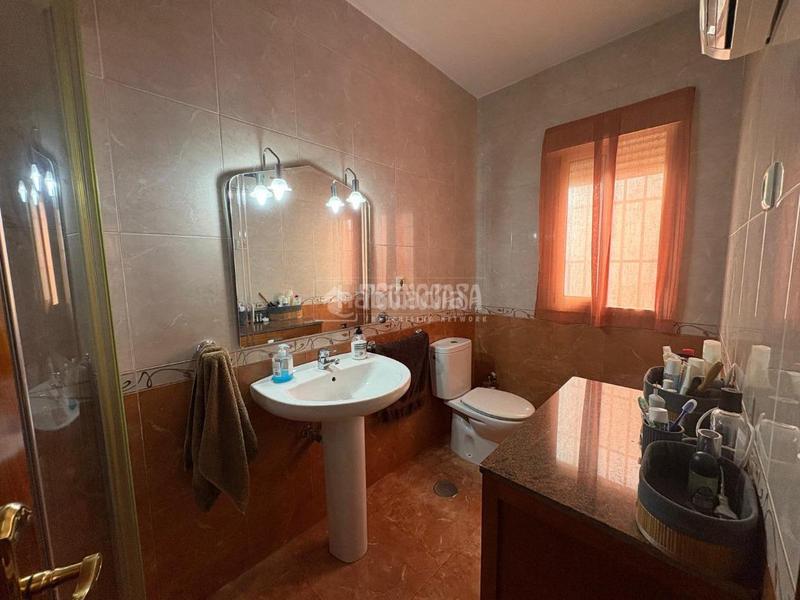 Foto 3f4d680e-3933-4251-887b-7d98e451c3fe. Casa aparellada a Ctra. Circunvalación - La Magdalena Jaén