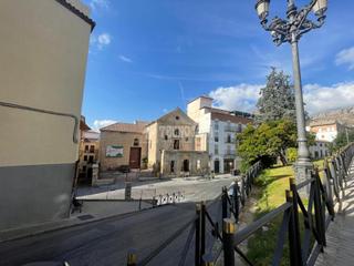 Pis a San Felipe - El Almendral - La Merced. Piso en venta en jaén