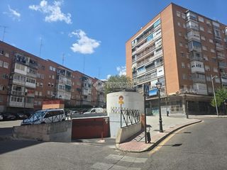 Aparcament cotxe a Zona Centro Joven. Boxplaza de garaje en venta en alcorcón