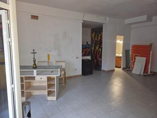 Local commercial à Carrer barcelona 1. Se vende local con posibilidad de canbio de uso a vivienda