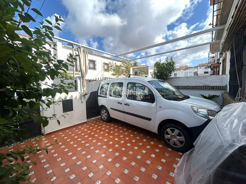 Foto 93c17e29-da43-47bf-9a46-86486886b785. Casa aparellada a Isla Chica Huelva