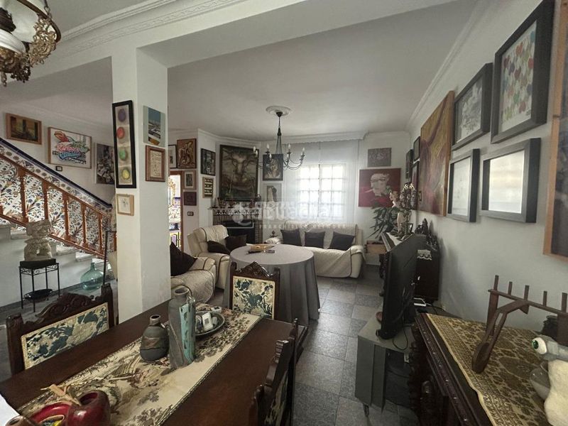 Foto d24505b3-7aaf-43ec-9f1b-357f6a345386. Casa aparellada a Isla Chica Huelva