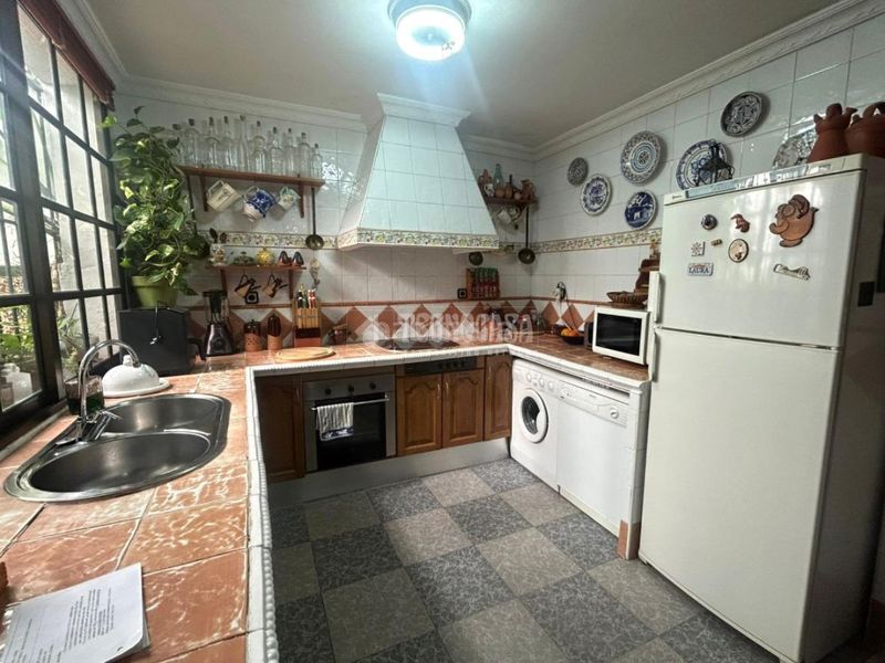 Foto f7139e0e-f2d2-4a4e-b197-e613bf647ffb. Casa aparellada a Isla Chica Huelva
