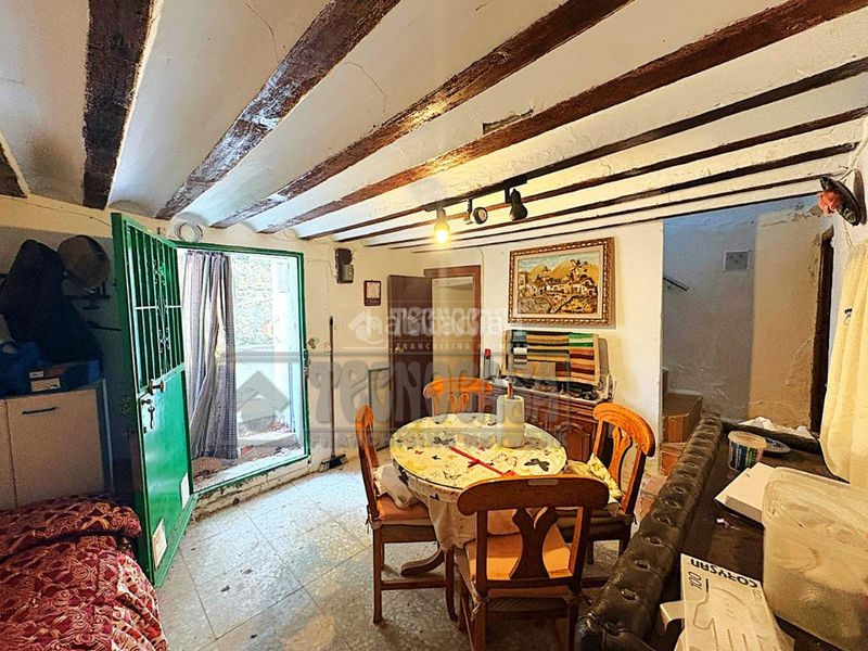 Foto d8d1b056-9752-46b6-abfd-50a27555e764. Casa aparellada amb calefacció a Castillo - Albaráñez