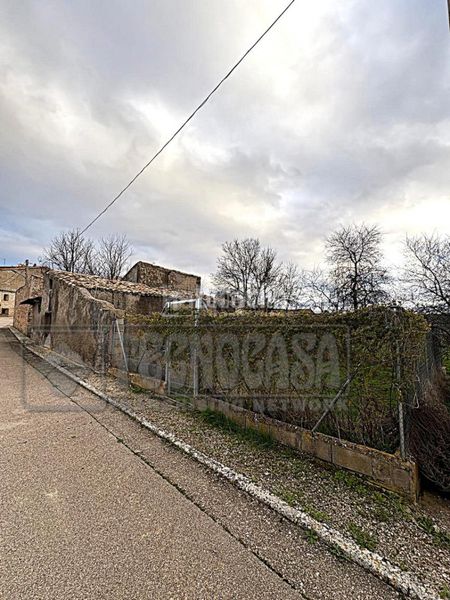 Foto fda1b136-f827-4d6d-ae91-6ea89b49e845. Casa aparellada amb calefacció a Castillo - Albaráñez