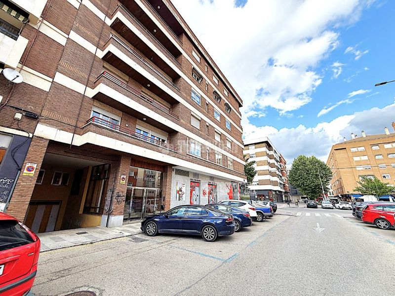Foto 0cf150bf-b49a-4ec7-9bc6-5b2e7c6b7f25. Rent business premise in Centro Cuenca