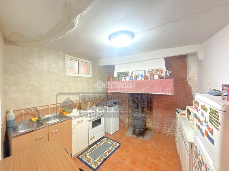 Foto 1c88233a-6c16-4a82-b444-c44e73069706. Casa aparellada amb calefacció a Gascueña